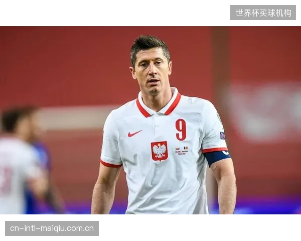 德尚将倚重琼阿梅尼覆盖中场，以限制莱万多夫斯基的活动空间并主导攻防转换。
